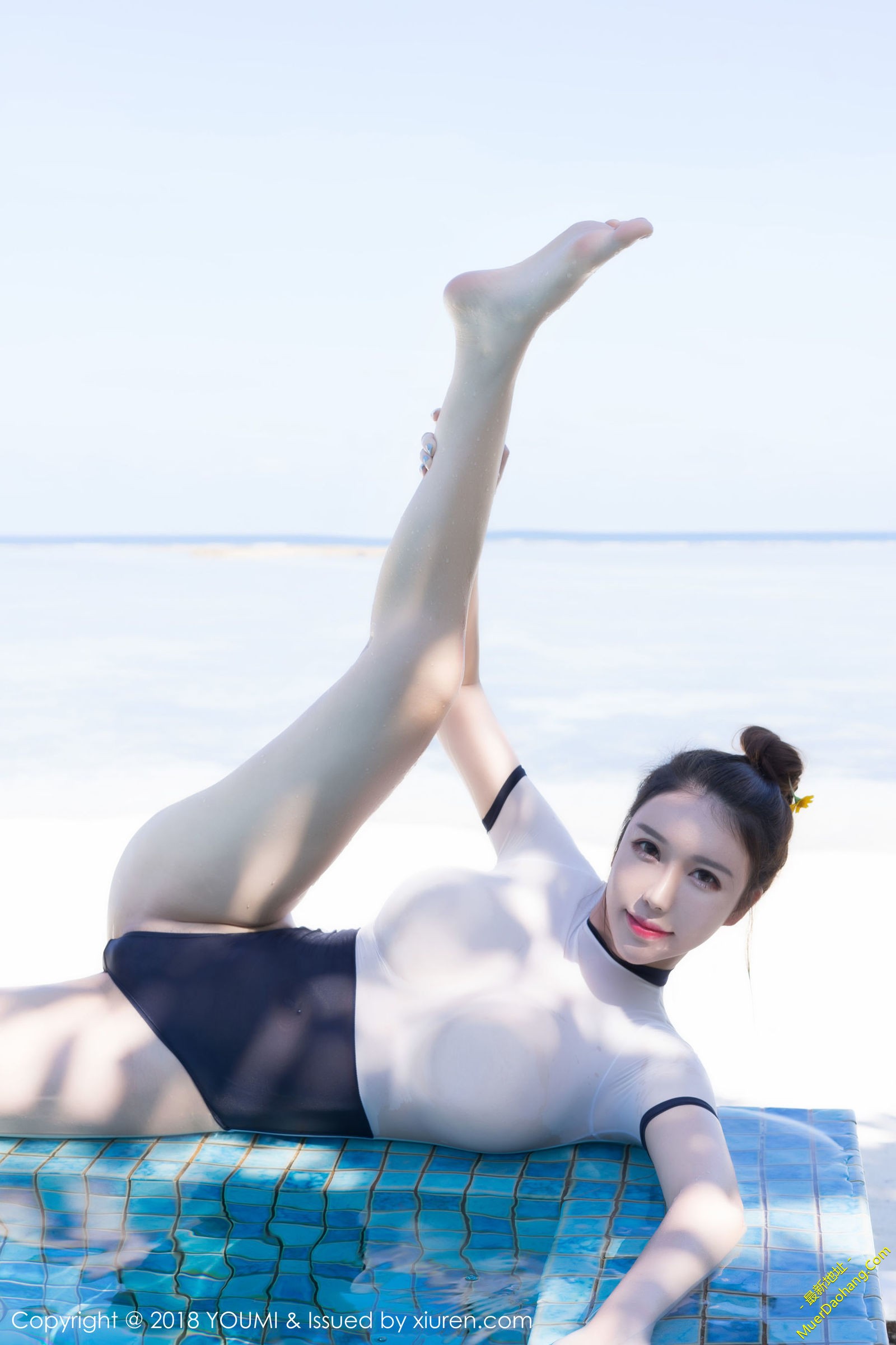 喜欢玩水的g奶女神